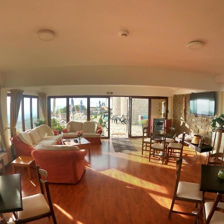Hotel Isaraiko Spiti Agia Theodora Isaris Екстериор снимка