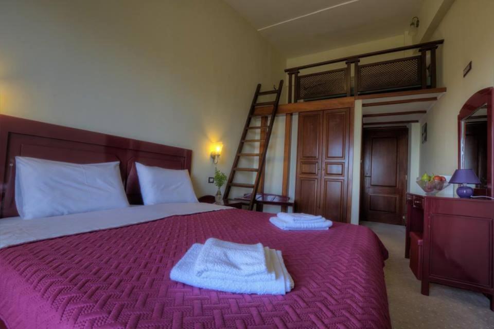 Hotel Isaraiko Spiti Agia Theodora Isaris Екстериор снимка