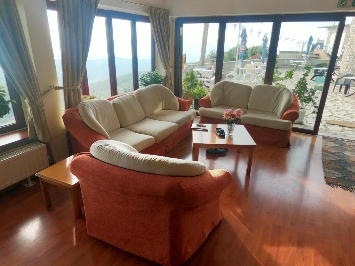 Hotel Isaraiko Spiti Agia Theodora Isaris Екстериор снимка