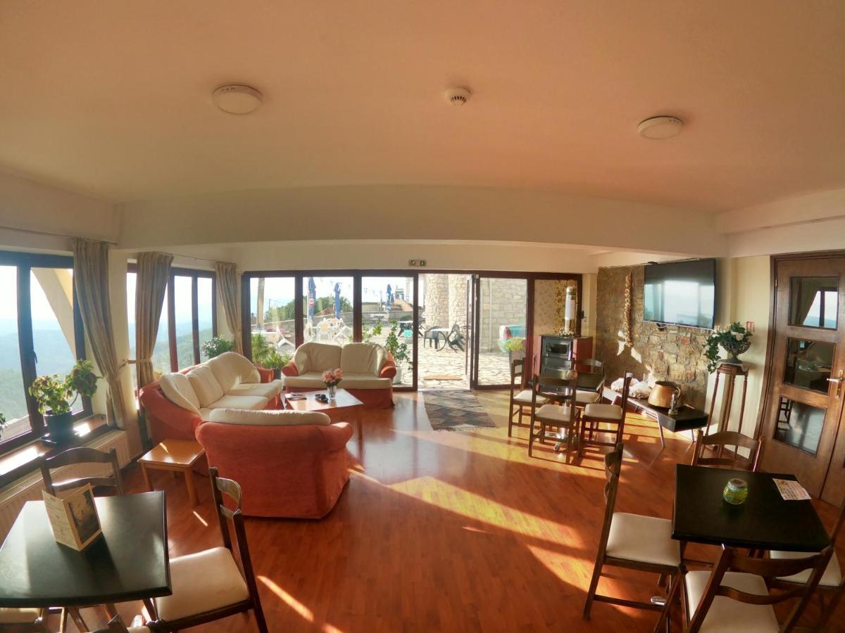Hotel Isaraiko Spiti Agia Theodora Isaris Екстериор снимка