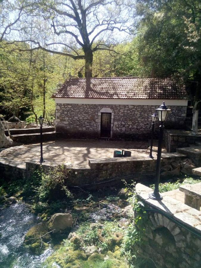 Hotel Isaraiko Spiti Agia Theodora Isaris Екстериор снимка