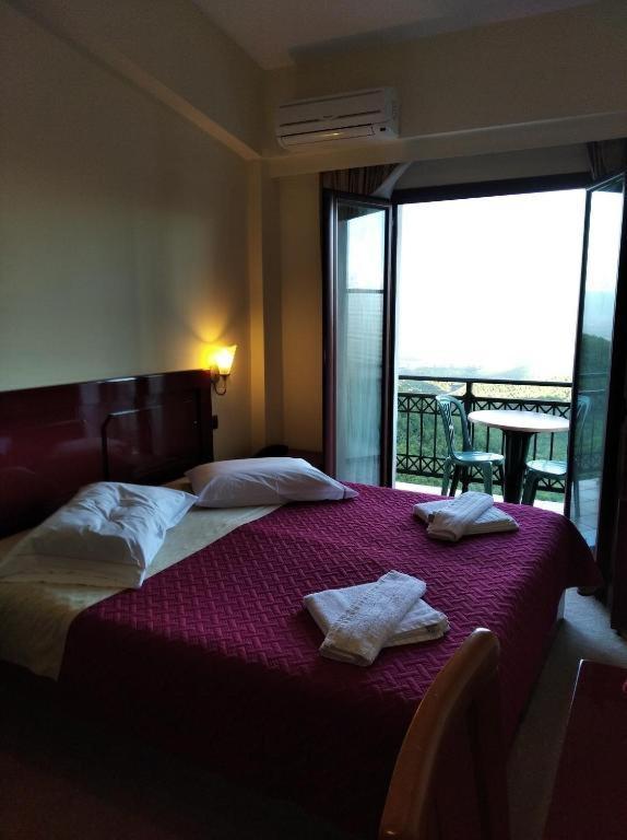 Hotel Isaraiko Spiti Agia Theodora Isaris Екстериор снимка