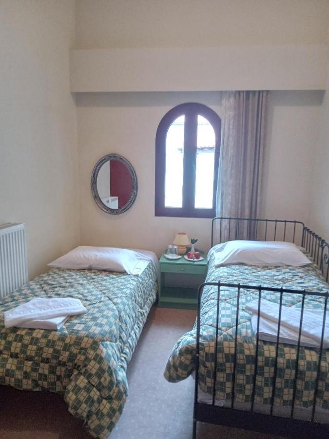 Hotel Isaraiko Spiti Agia Theodora Isaris Екстериор снимка