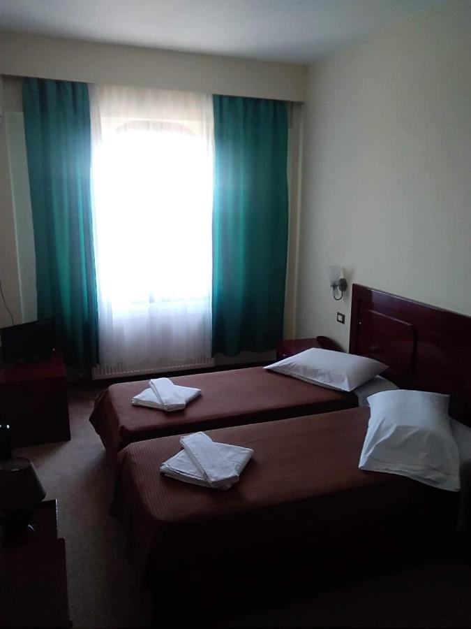 Hotel Isaraiko Spiti Agia Theodora Isaris Екстериор снимка