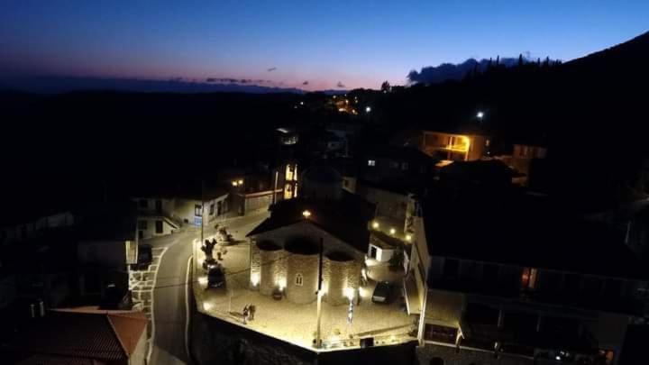 Hotel Isaraiko Spiti Agia Theodora Isaris Екстериор снимка